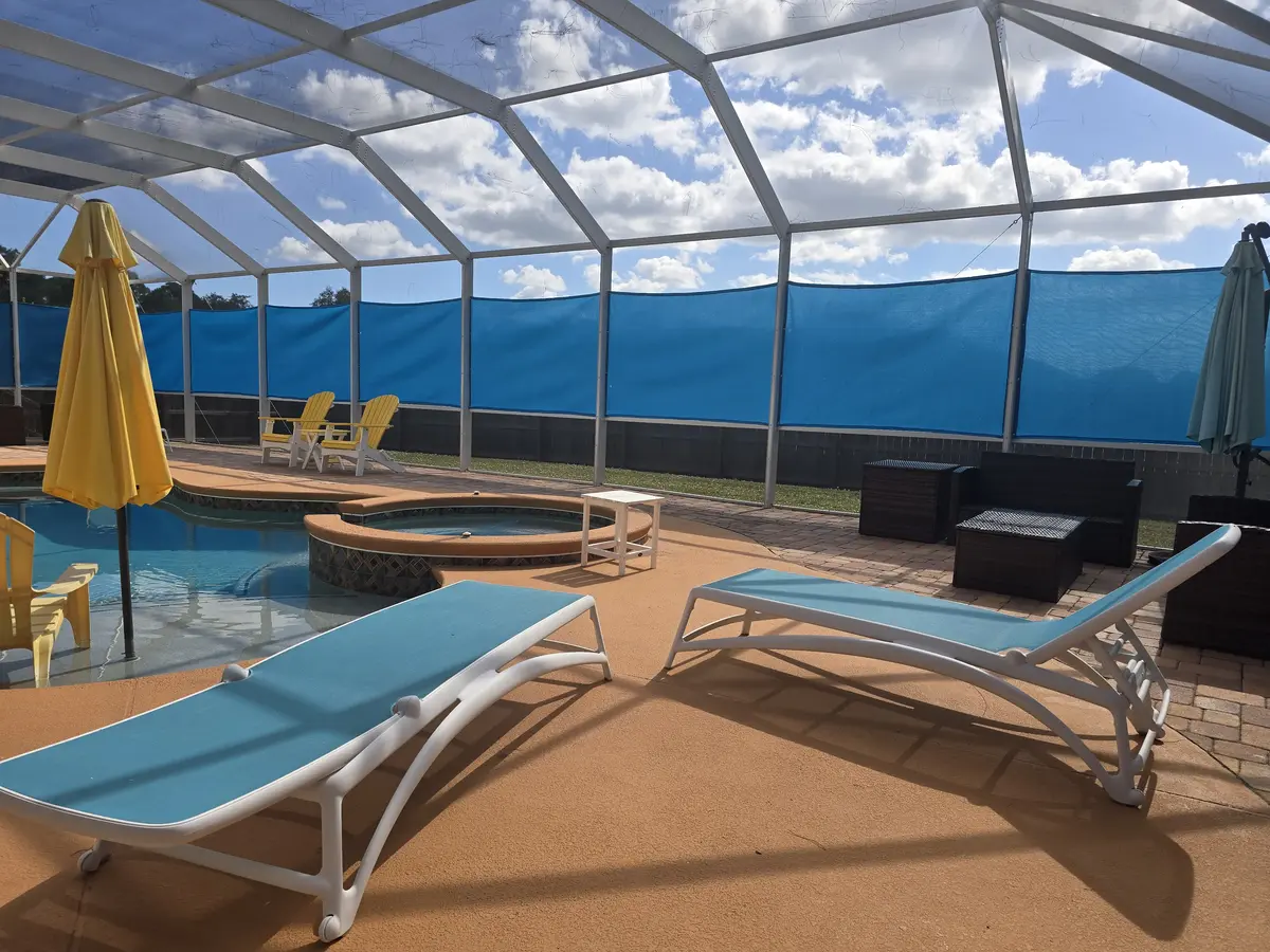 Breathable mesh privacy panels for wind reduction in Venice screen enclosure